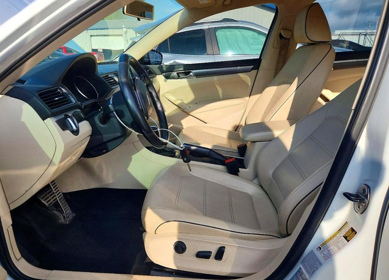2017 Volkswagen Passat R-Line - Image 7