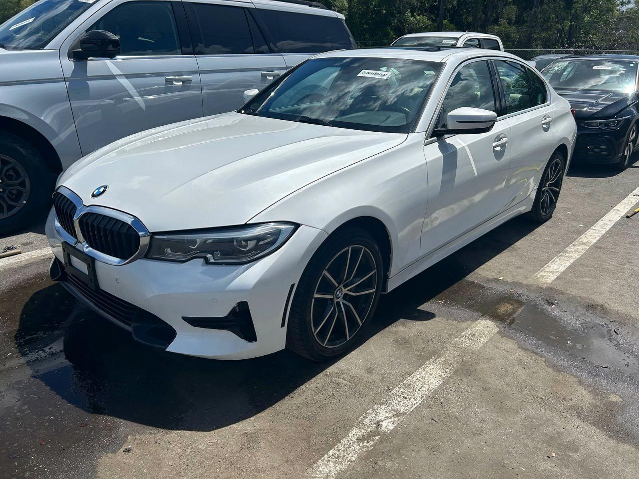 2021 BMW 330Xi - Фото 2
