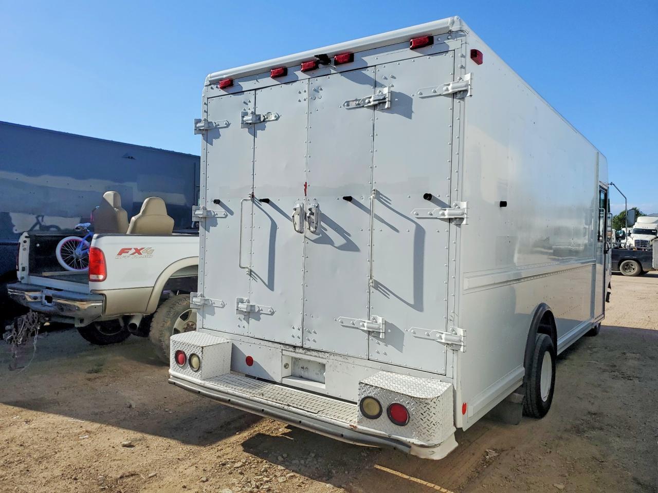2003 Ford Econoline E350 Super Duty Stripped Chass - Фото 3