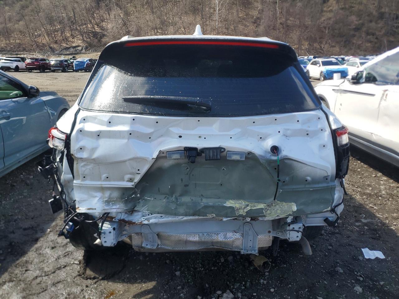 2025 Toyota Crown Signia Limited - Image 6