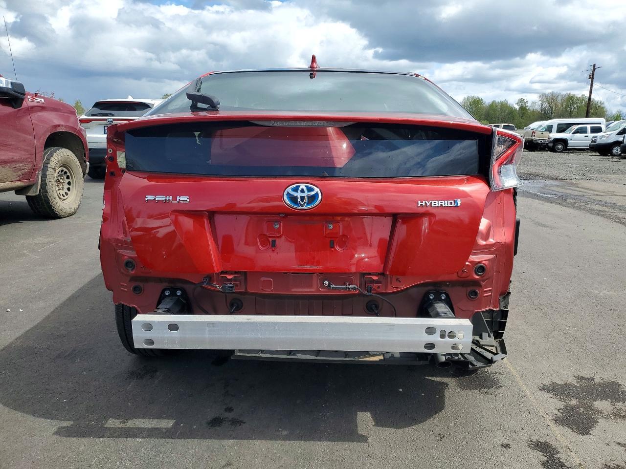2017 Toyota Prius Three - Image 6
