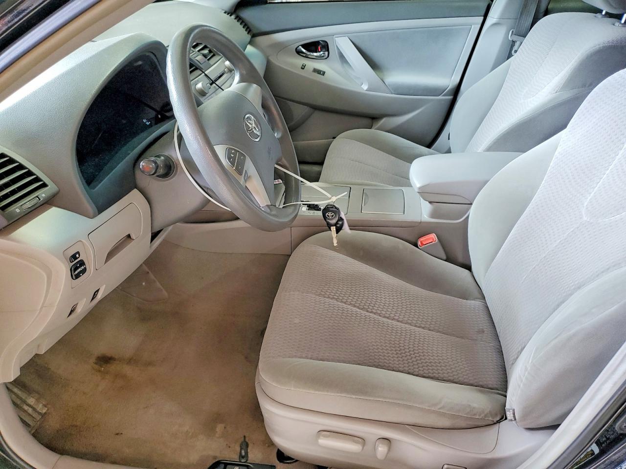 2011 Toyota Camry Le - Фото 7