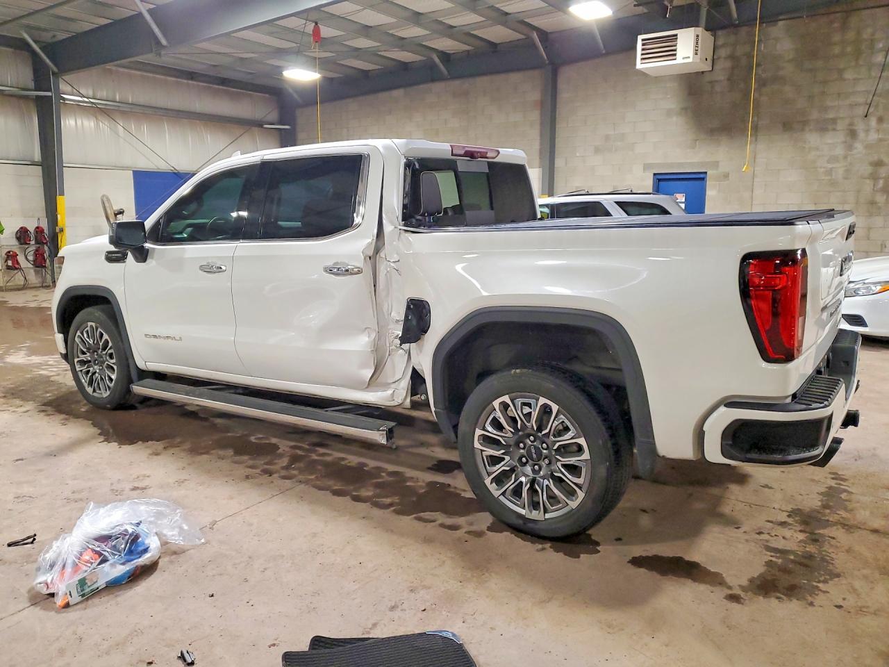 2023 GMC Sierra K1500 Denali Ultimate - Фото 2