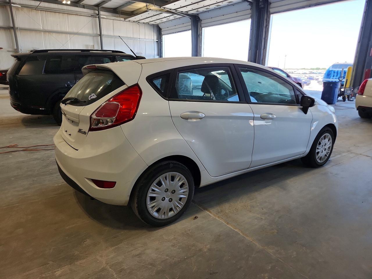 2016 Ford Fiesta S - Фото 3