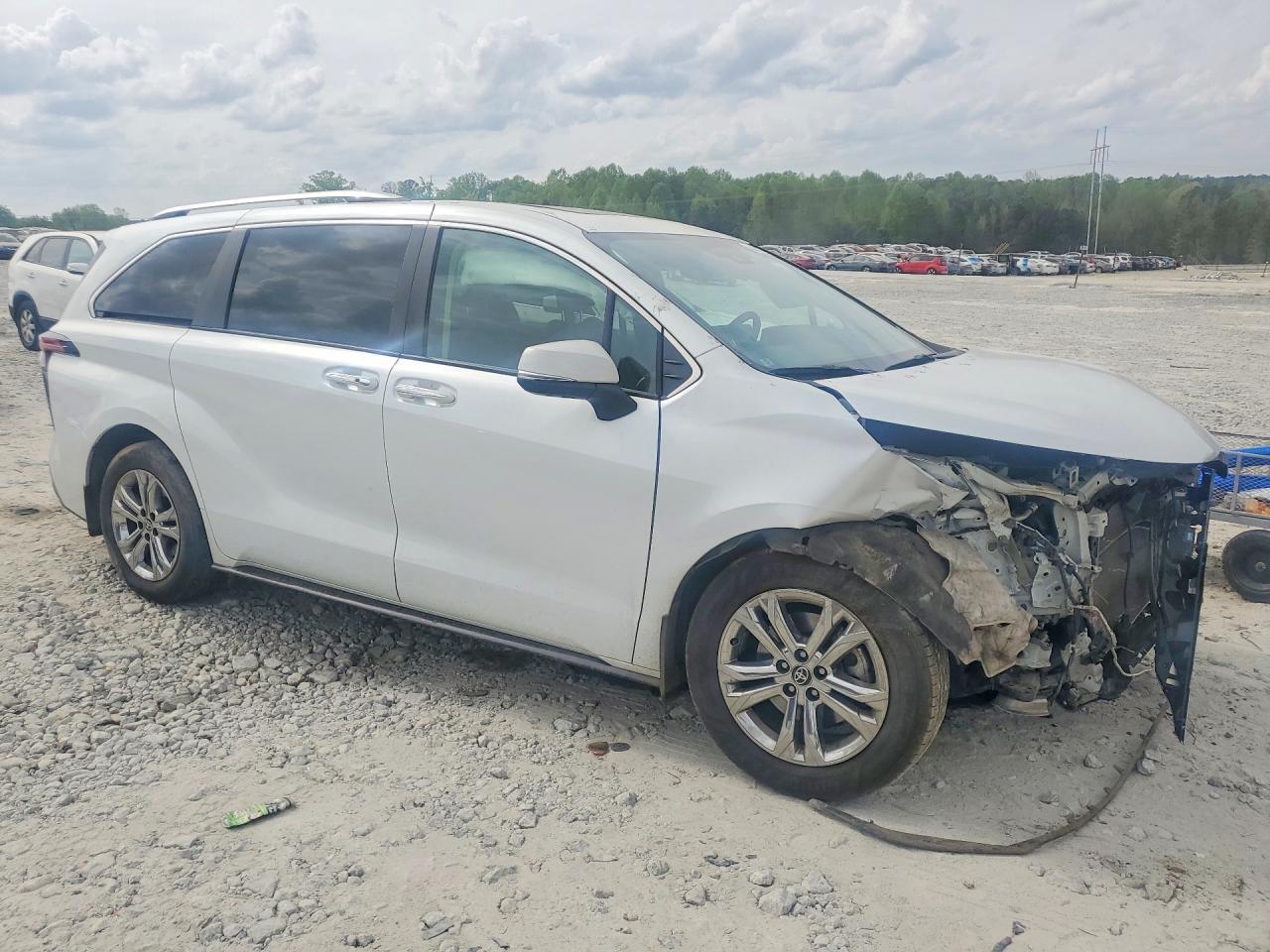 2023 Toyota Sienna Platinum 7-Passenger - Фото 4