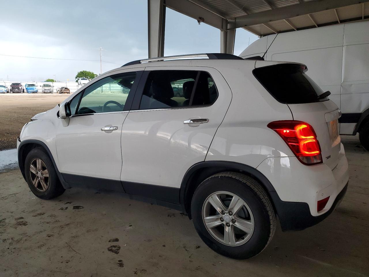 2019 Chevrolet Trax 1Lt - Image 2