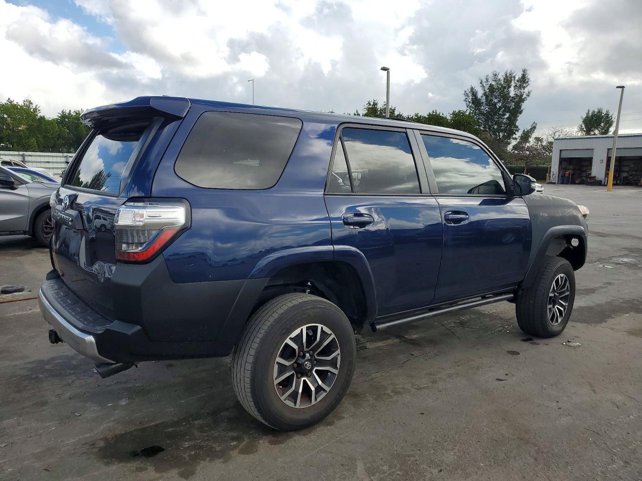2018 Toyota 4Runner Trd Off-Road Premium - Image 3
