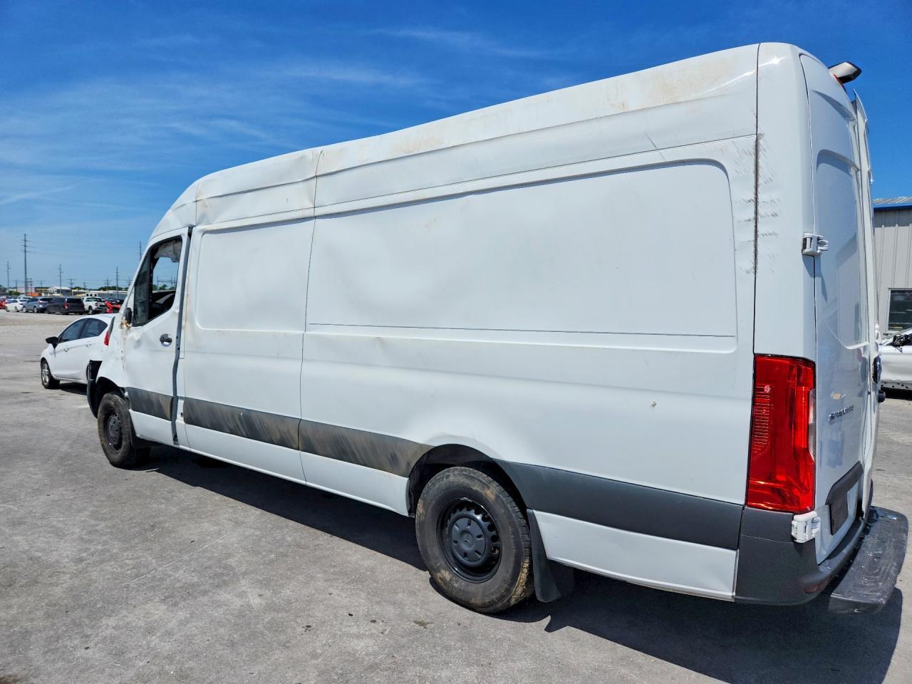 2023 Mercedes-Benz Sprinter 2500 Delivery Van - Фото 2