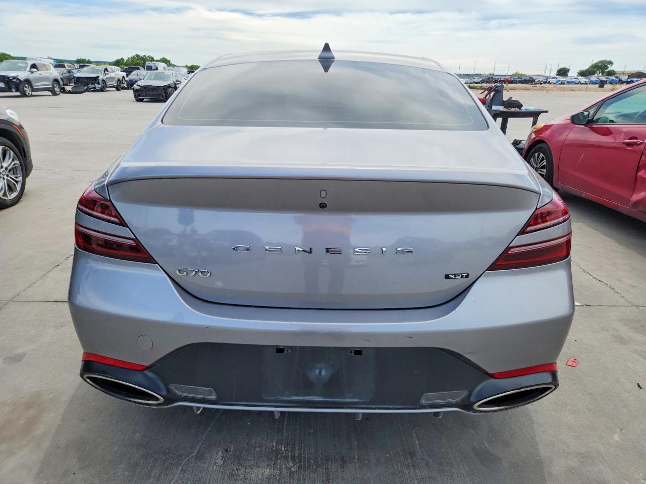 2022 Genesis G70 3.3T Standard - Image 6