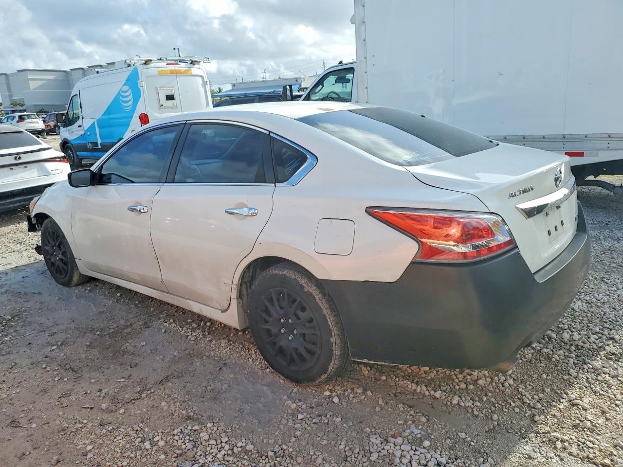 2014 Nissan Altima 2.5 S - Фото 2