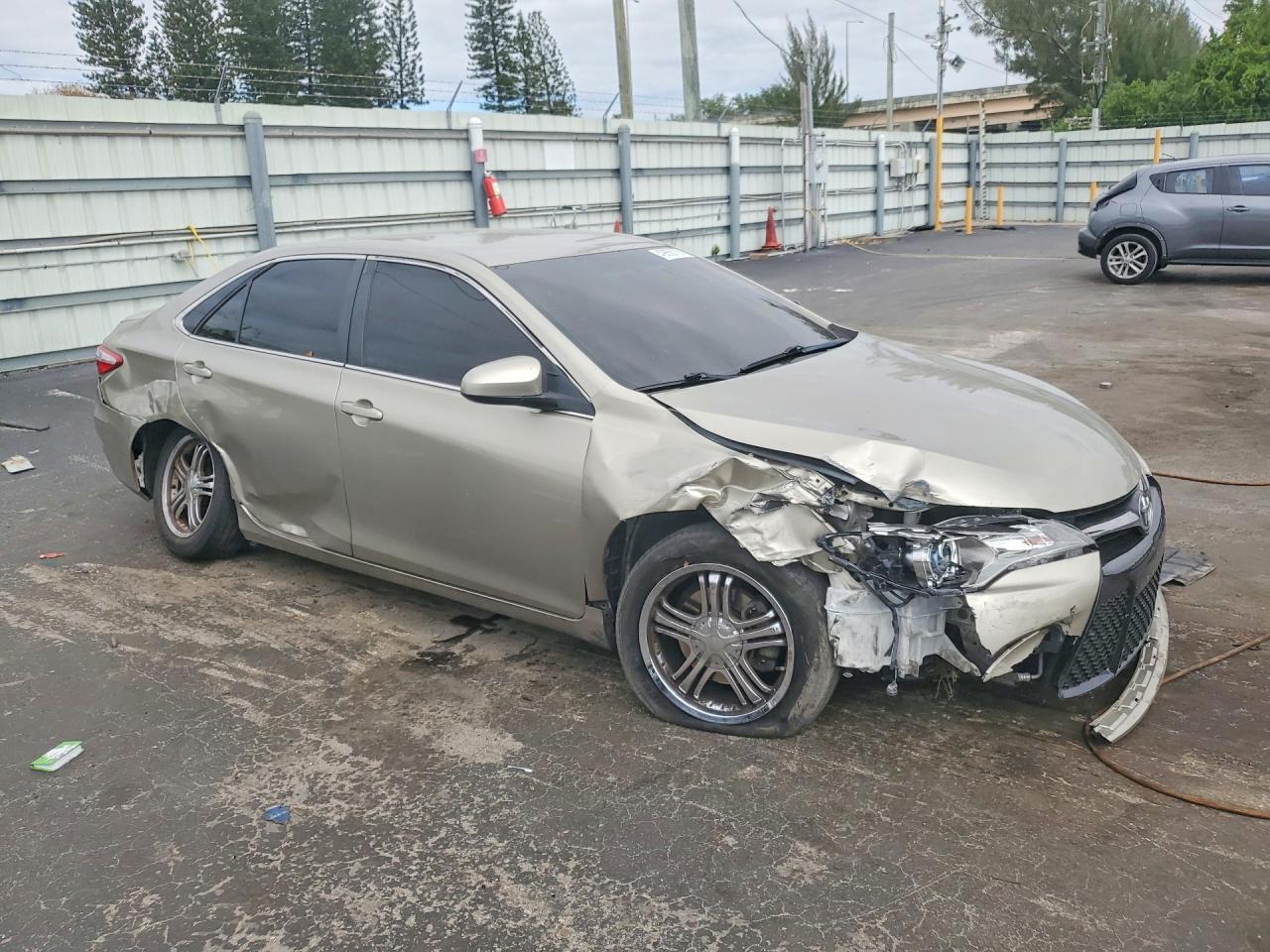 2016 Toyota Camry Se - Image 4
