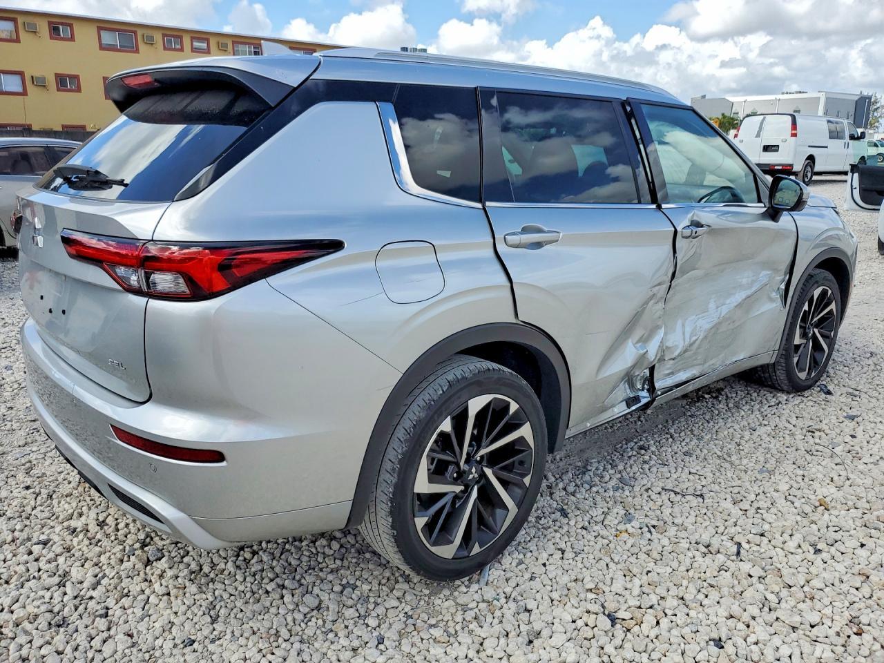 2023 Mitsubishi Outlander Sel - Фото 3