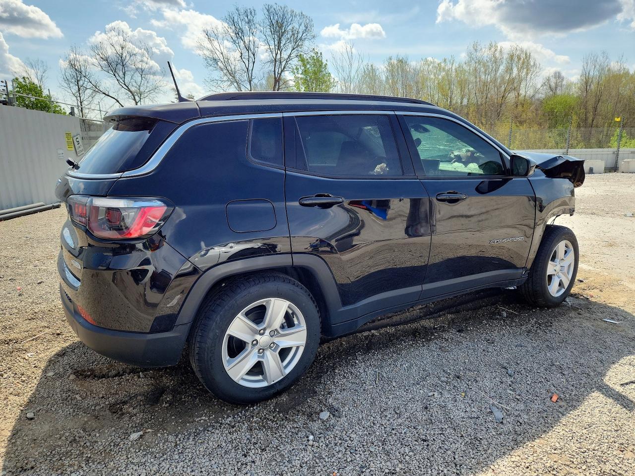 2022 Jeep Compass Latitude - Image 3
