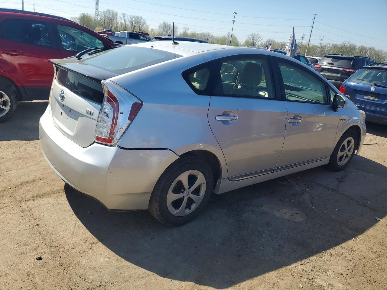 2013 Toyota Prius Two - Фото 3