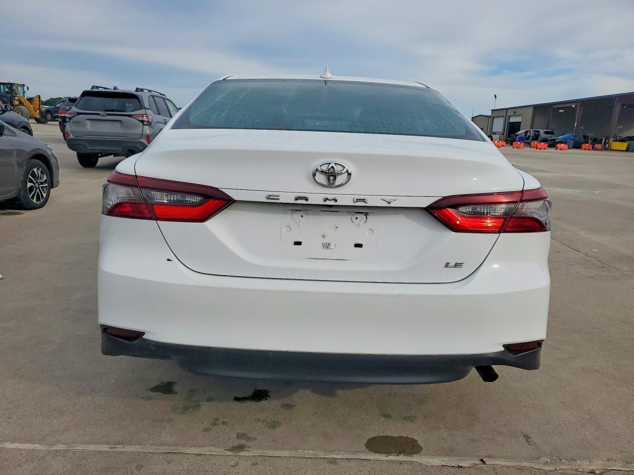 2022 Toyota Camry Le - Image 6