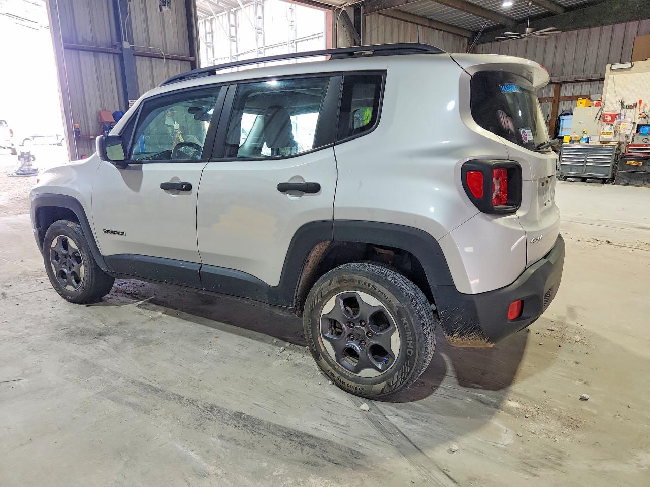 2015 Jeep Renegade Sport - Фото 2