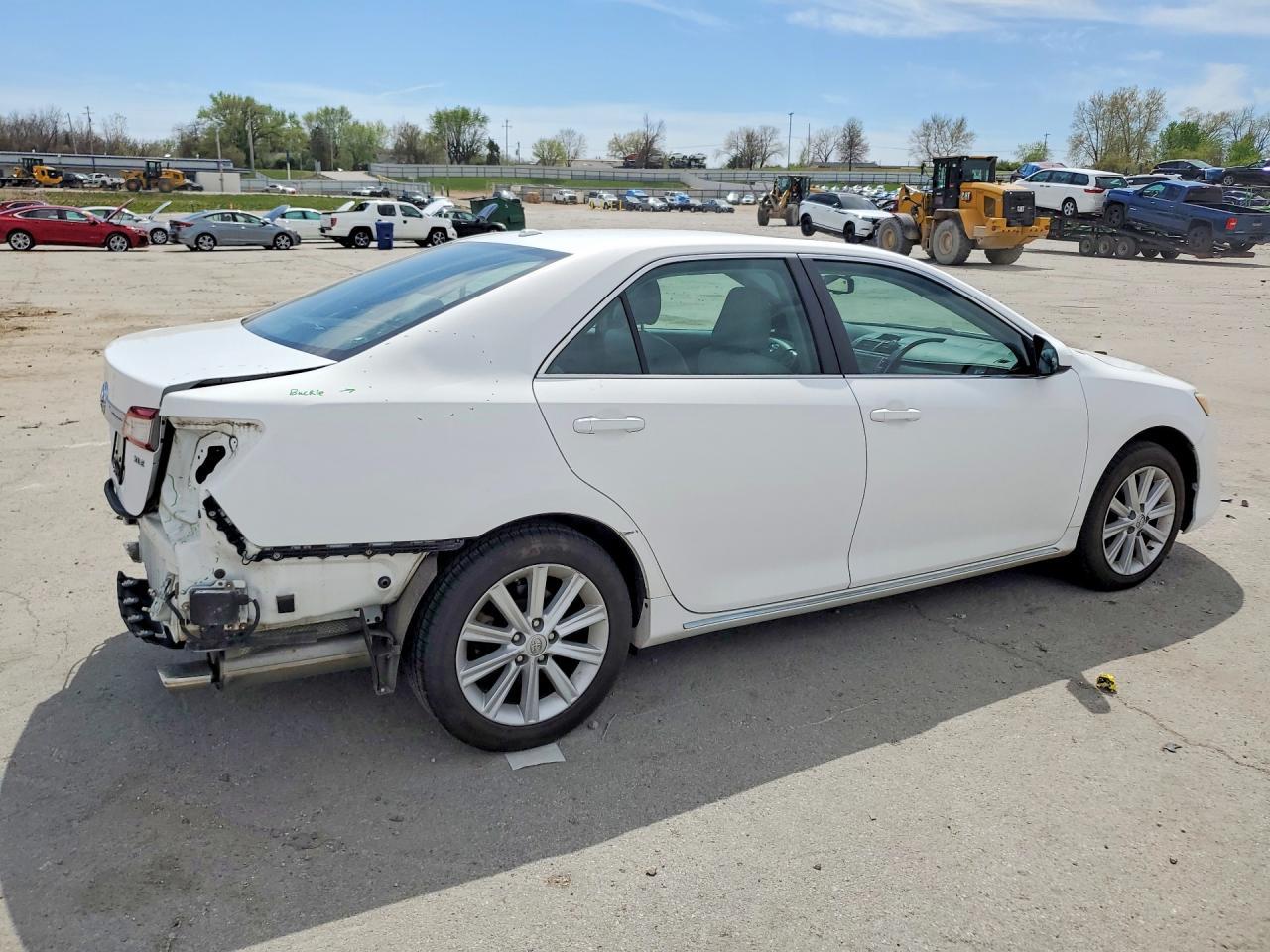 2014 Toyota Camry Xle V6 - Image 3