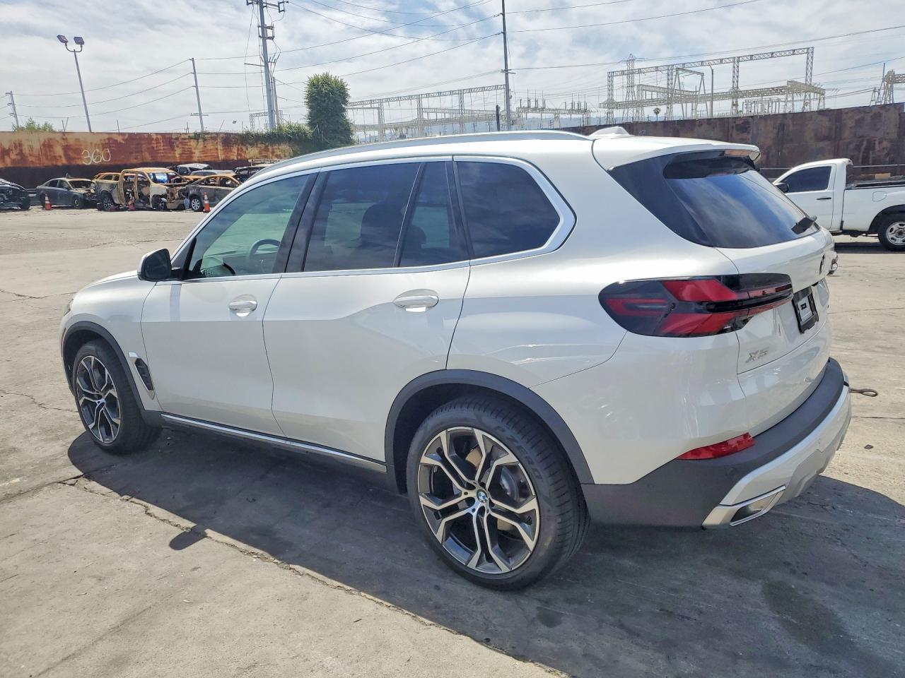 2026 BMW X5 xDrive40I - Фото 2