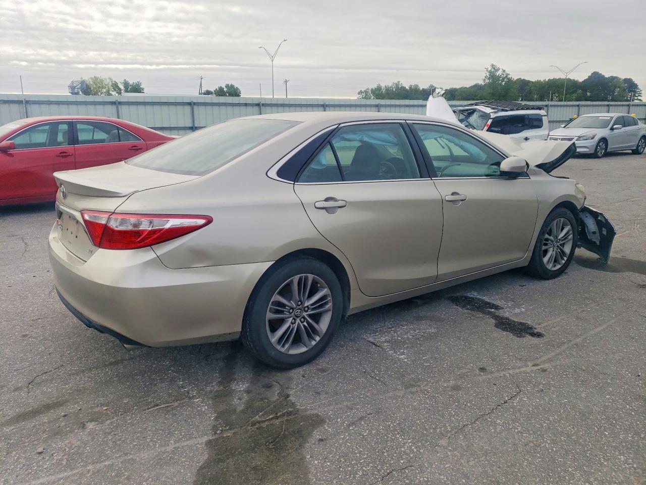 2016 Toyota Camry Se - Image 3
