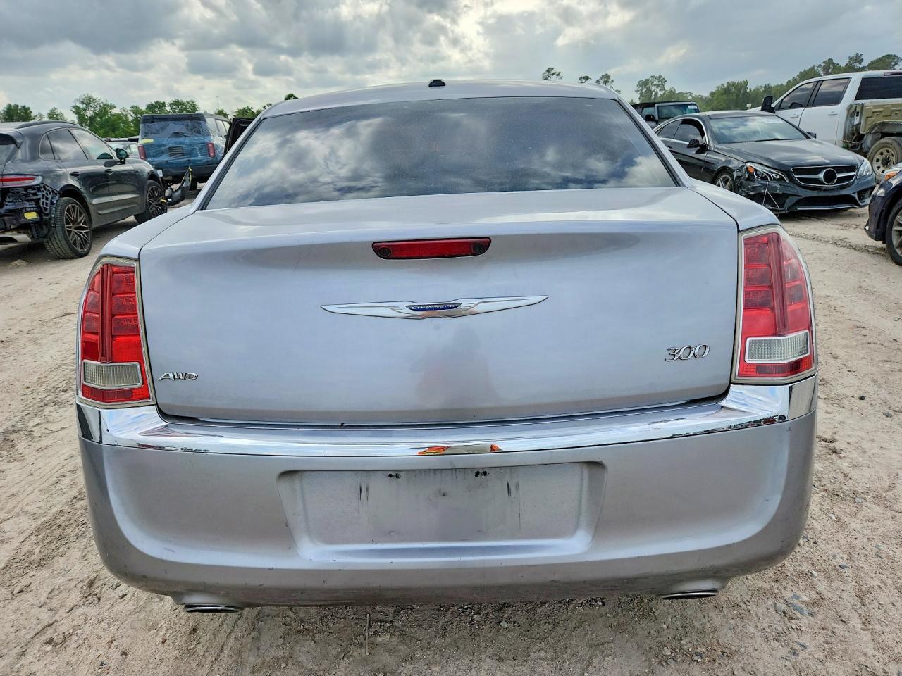 2014 Chrysler 300 - Image 6