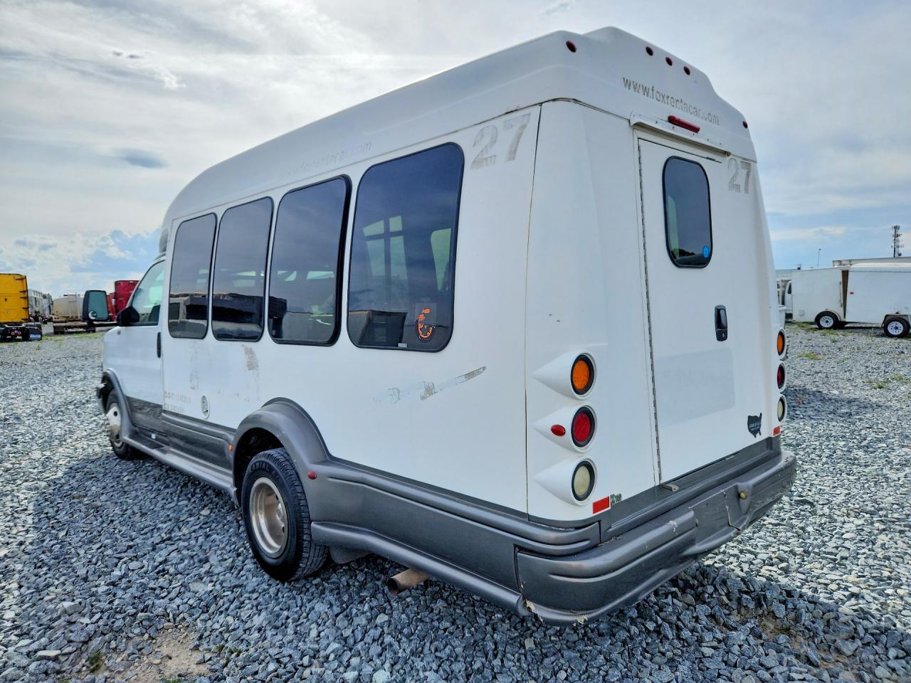 2005 GMC Savana Cutaway G3500 - Image 2