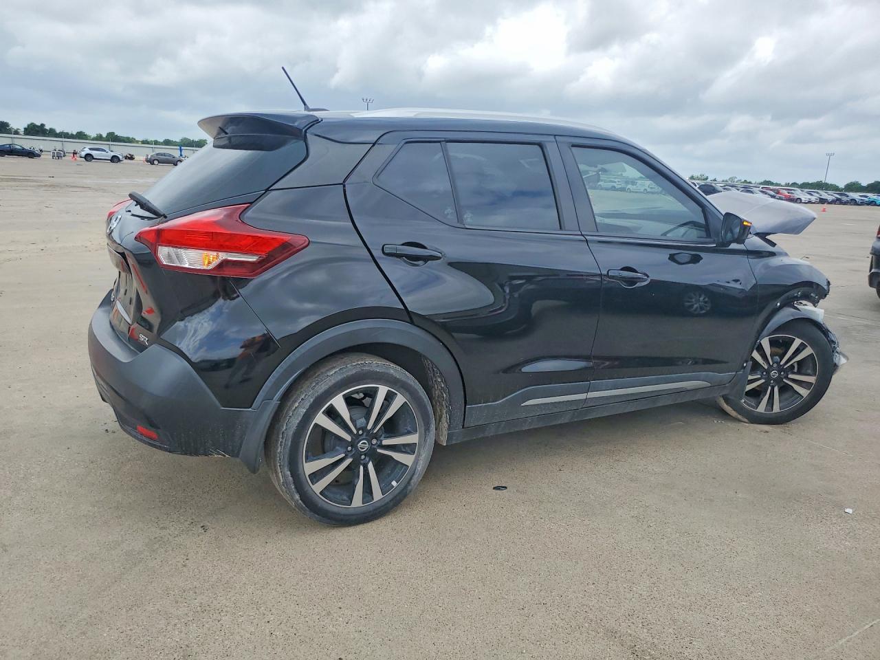 2019 Nissan Kicks Sr - Image 3