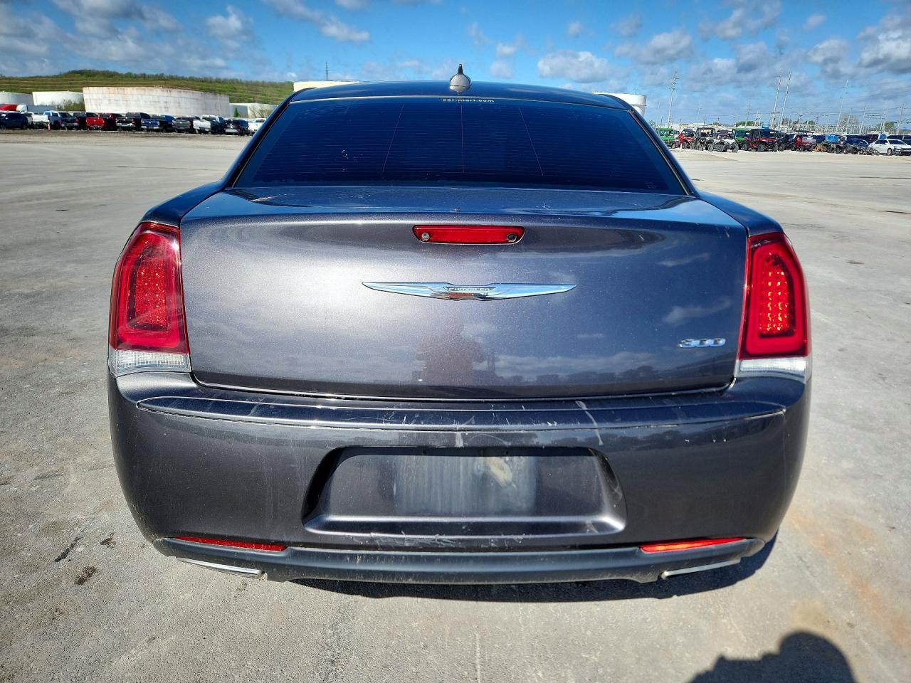 2018 Chrysler 300 Touring - Фото 6