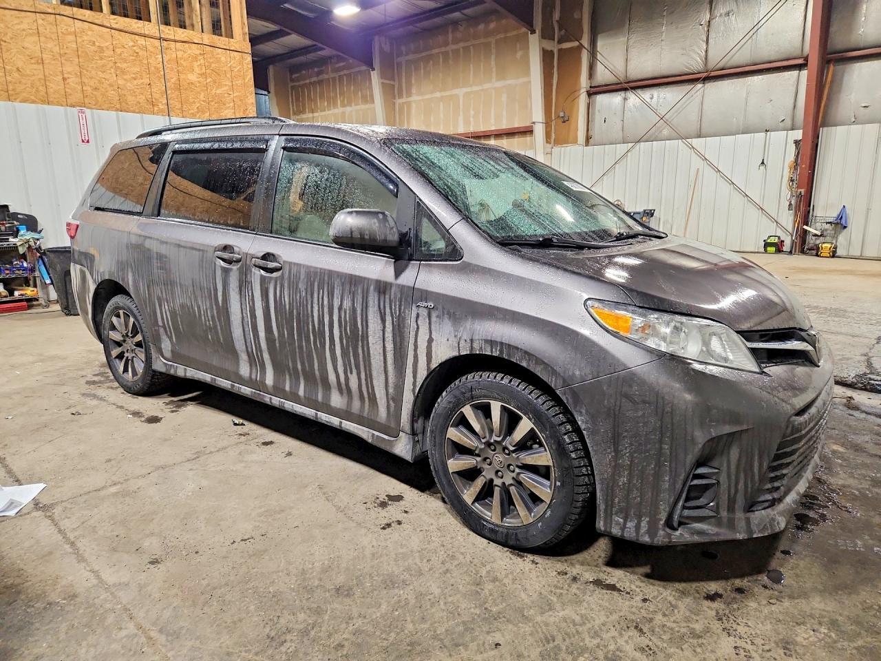2019 Toyota Sienna Le 7-Passenger - Image 4