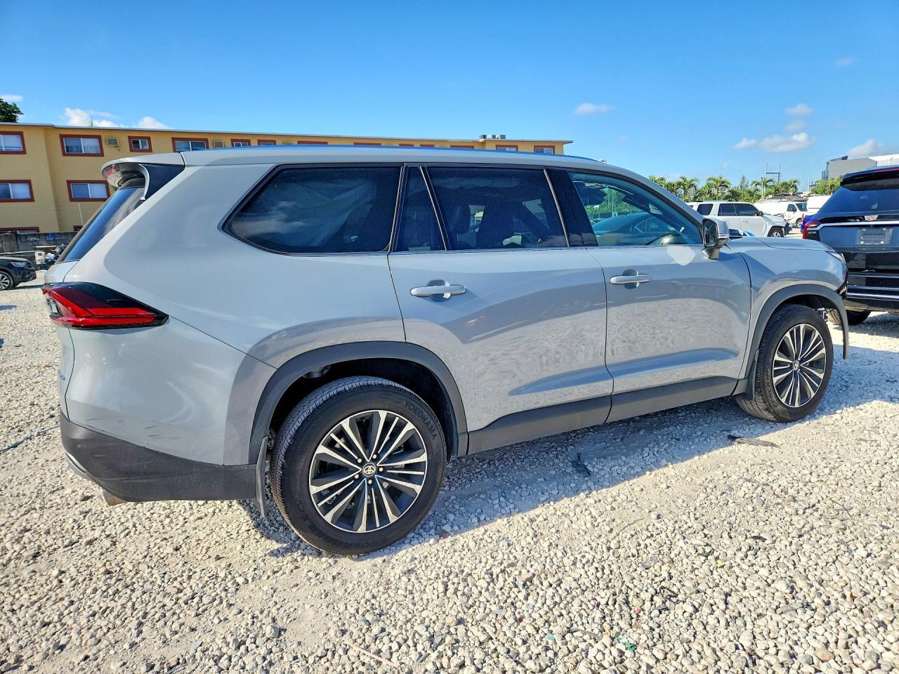 2025 Toyota Grand Highlander Hybrid Max Platinum - Image 3