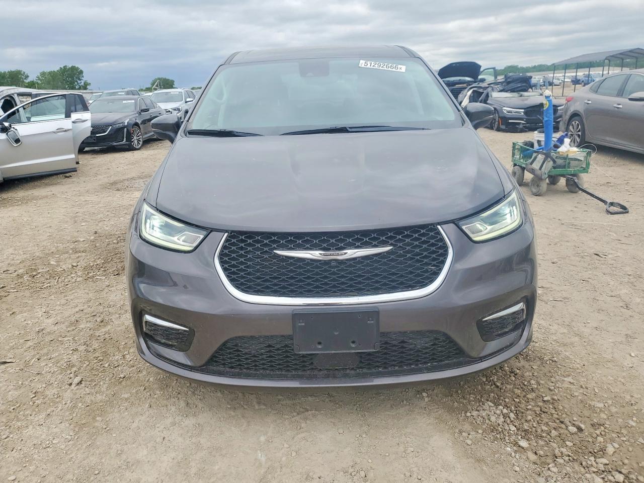2023 Chrysler Pacifica Touring L - Image 5