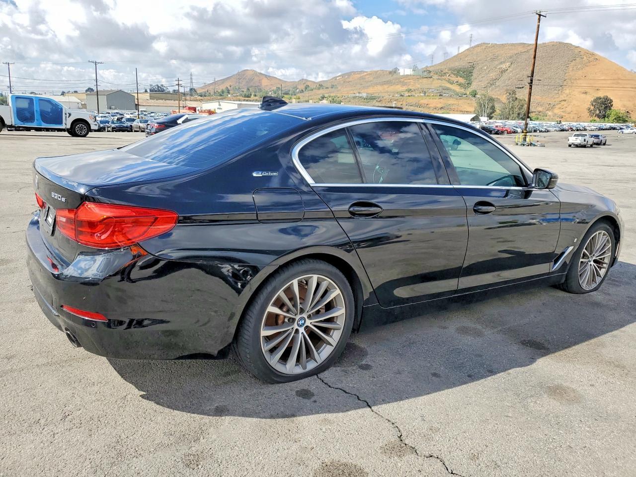 2019 BMW 530E - Фото 3