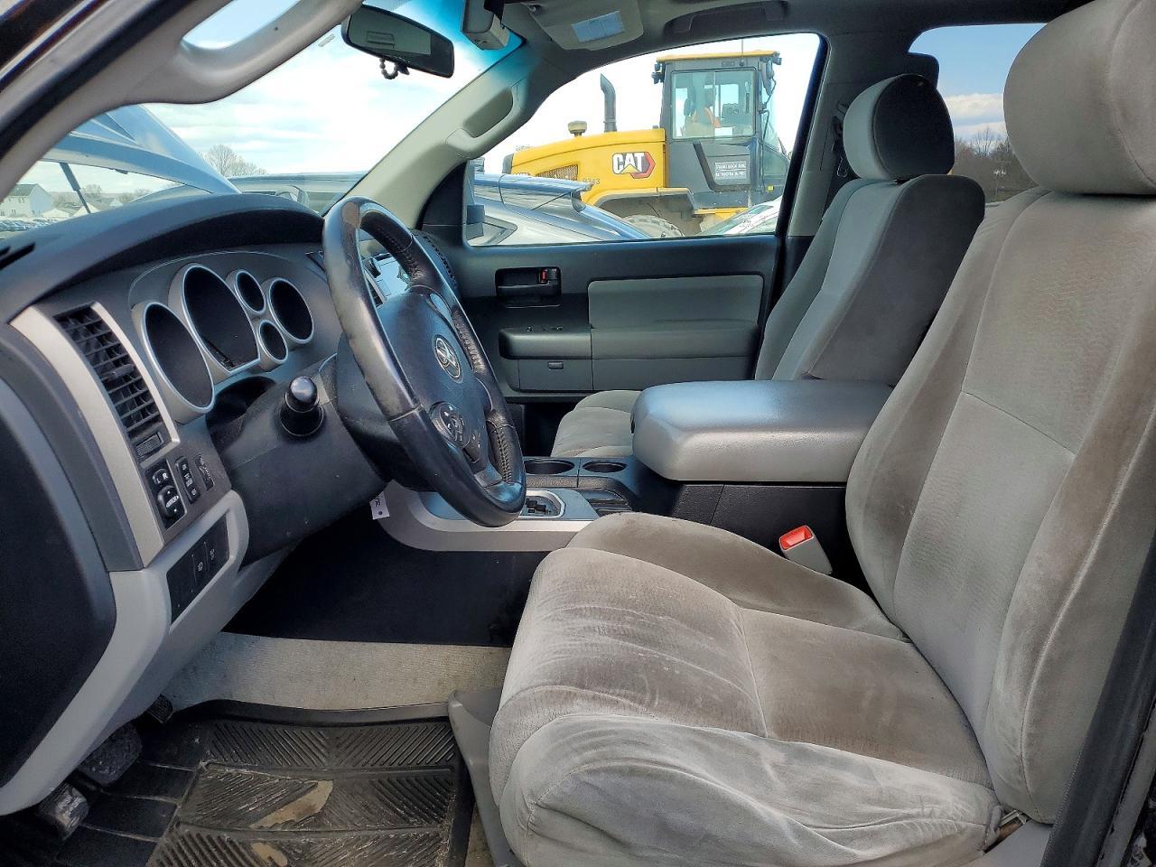 2011 Toyota Sequoia Sr5 - Image 7