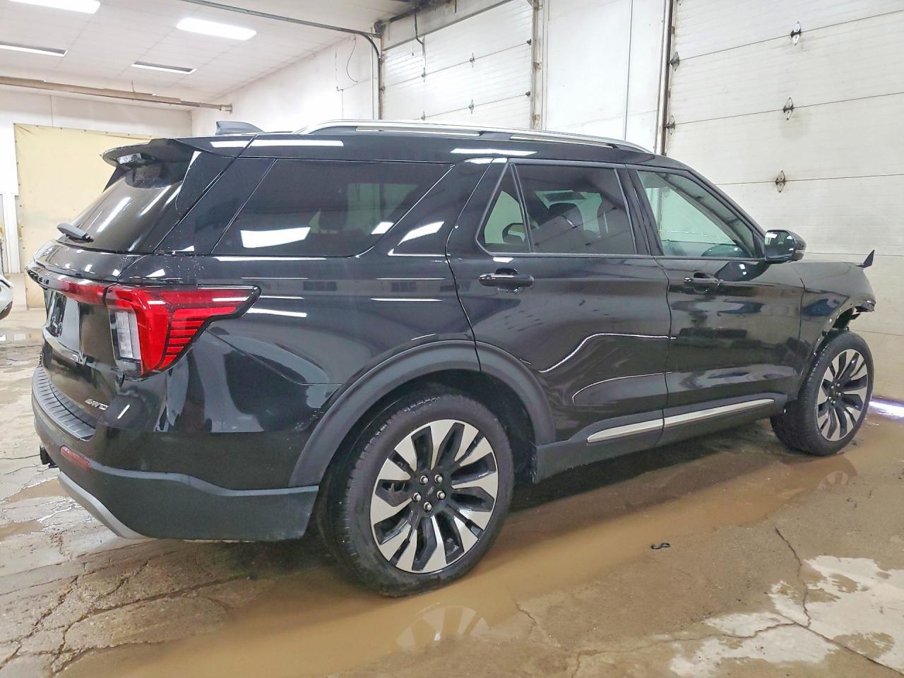 2026 Ford Explorer Platinum - Image 3