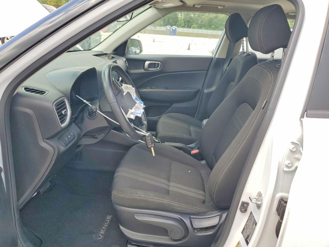 2022 Hyundai Venue Sel - Image 7