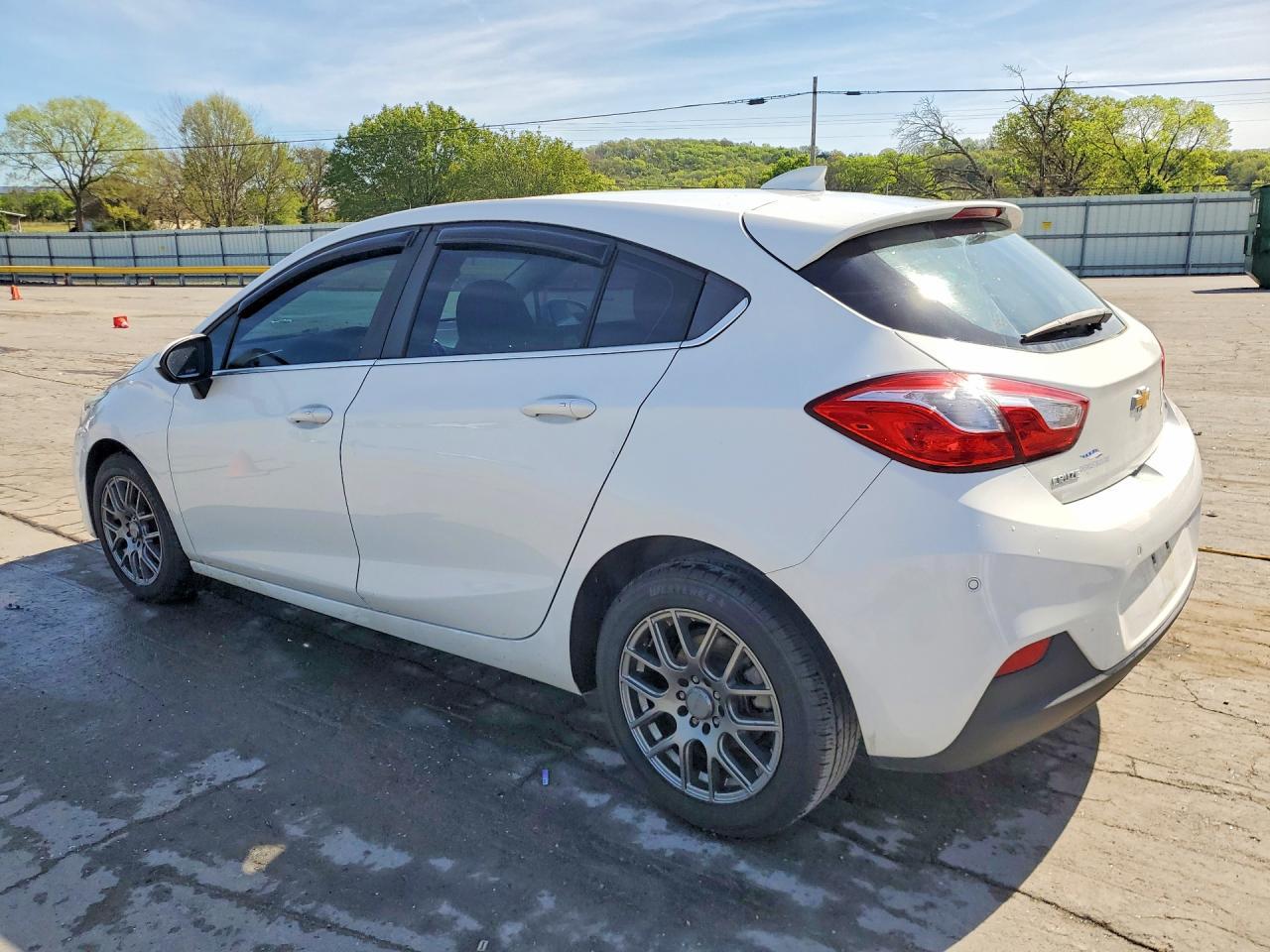2017 Chevrolet Cruze Lt - Фото 2