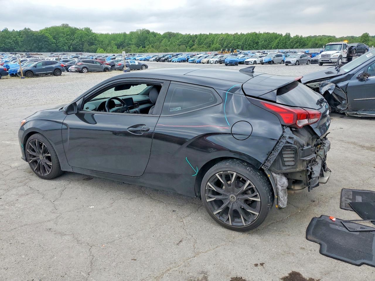 2021 Hyundai Veloster 2.0L Premium - Фото 2