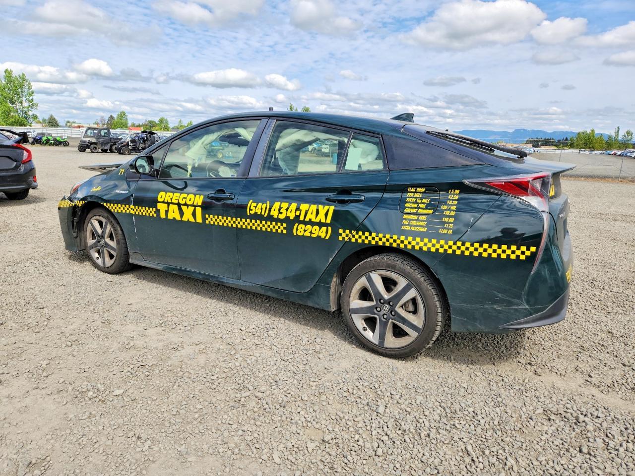 2016 Toyota Prius Three Touring - Фото 2