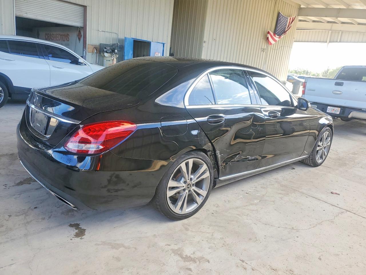 2018 Mercedes-Benz C 300 - Фото 3