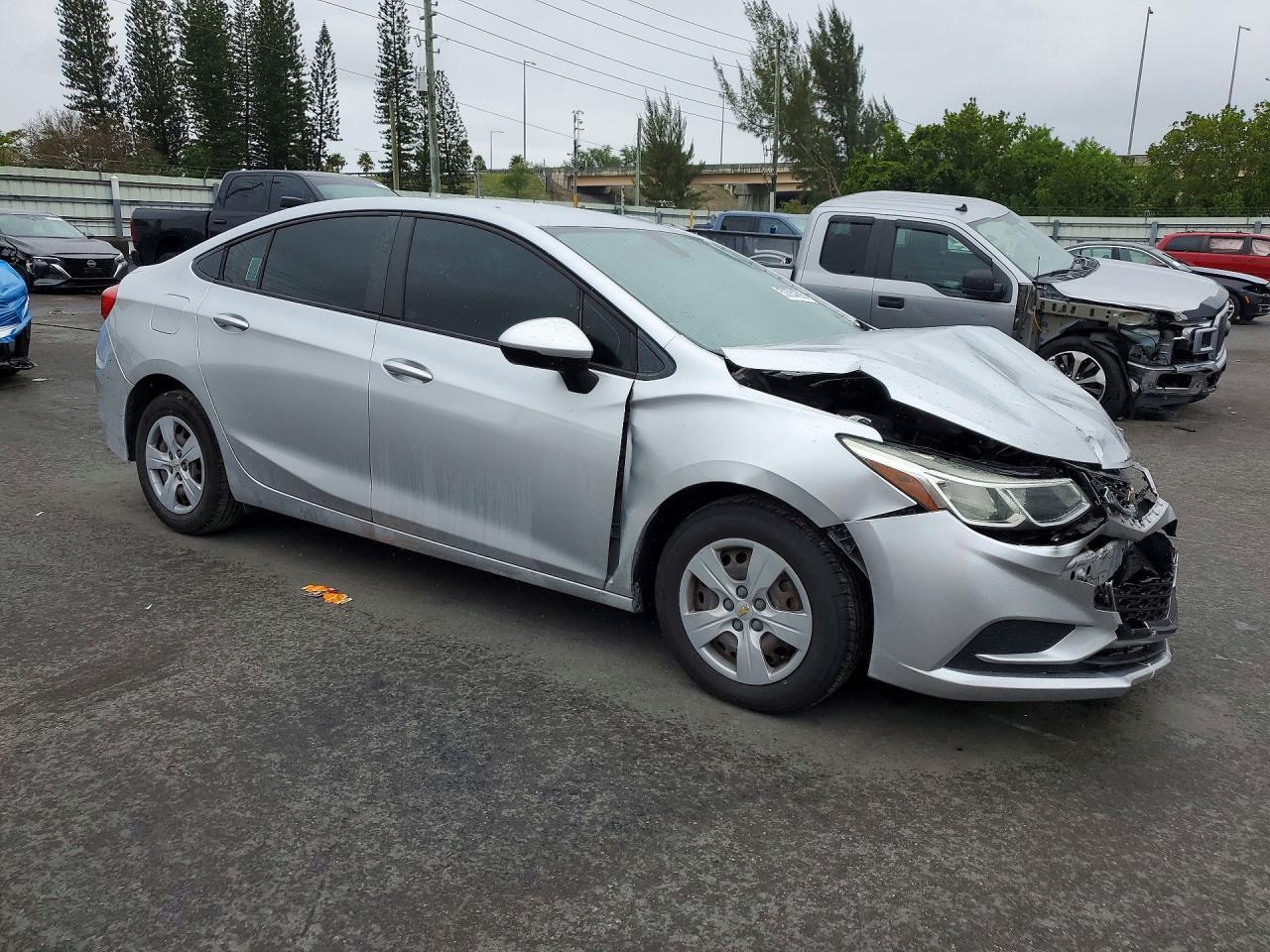 2018 Chevrolet Cruze Ls - Image 4