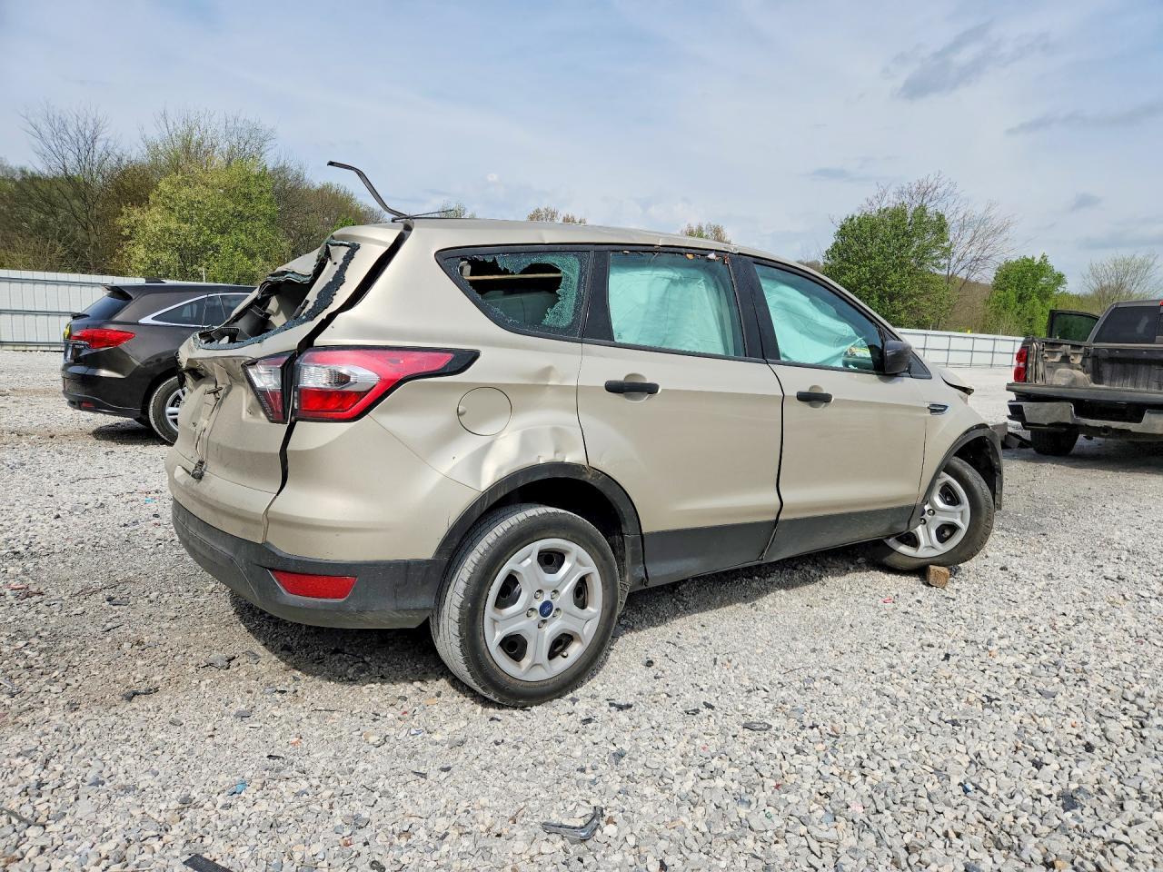 2017 Ford Escape S - Фото 3