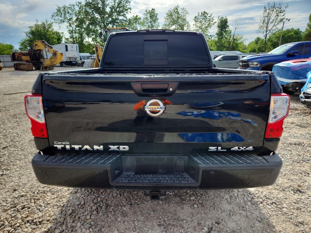 2017 Nissan Titan Sv - Image 6