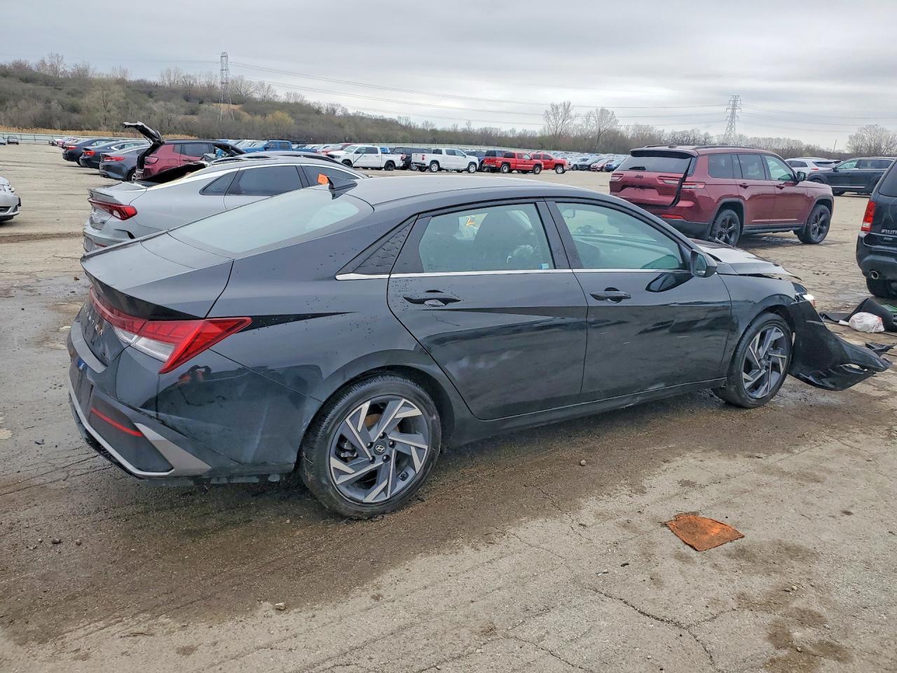 2025 Hyundai Elantra Sel - Image 3