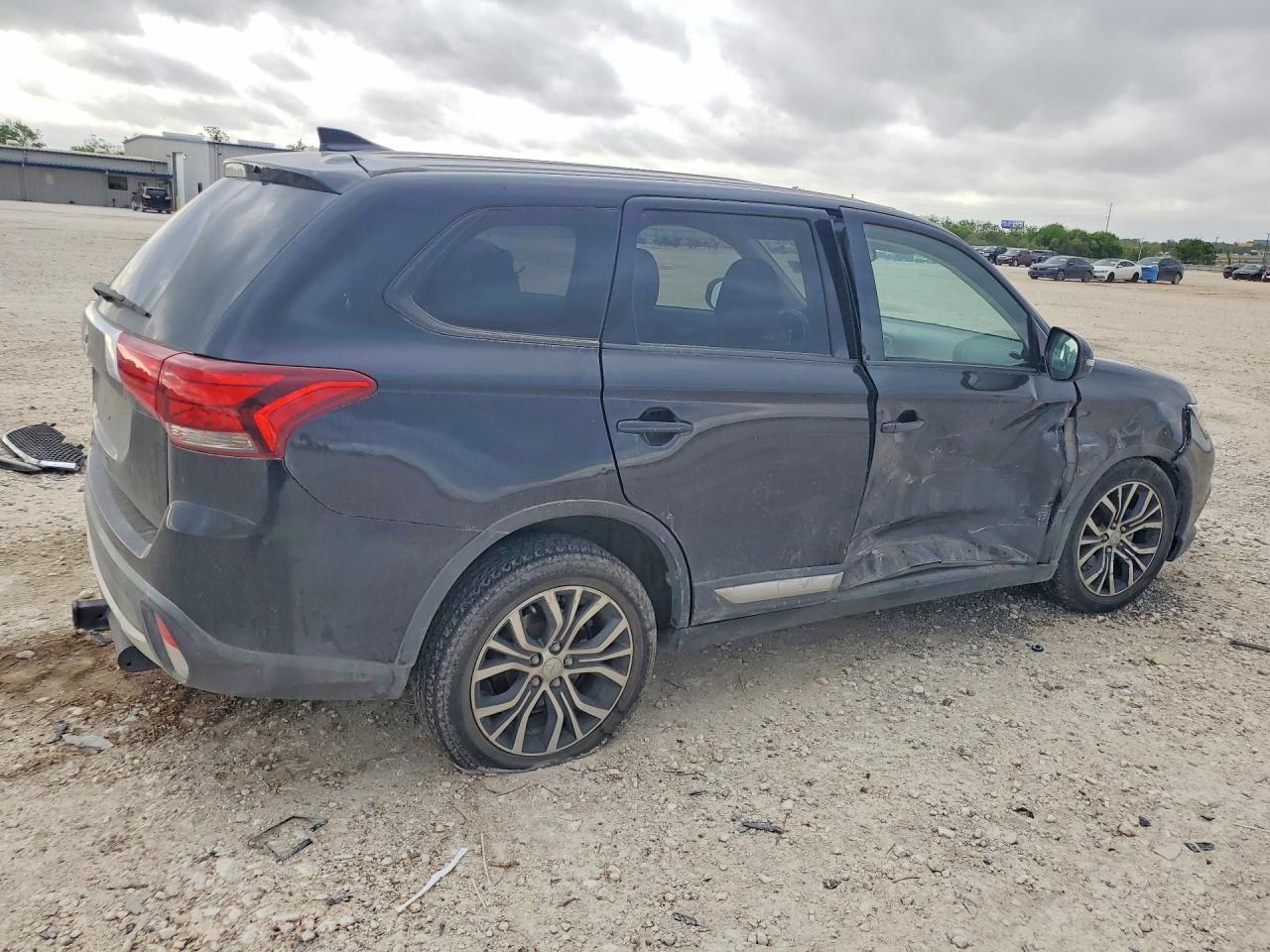 2018 Mitsubishi Outlander Se - Фото 3