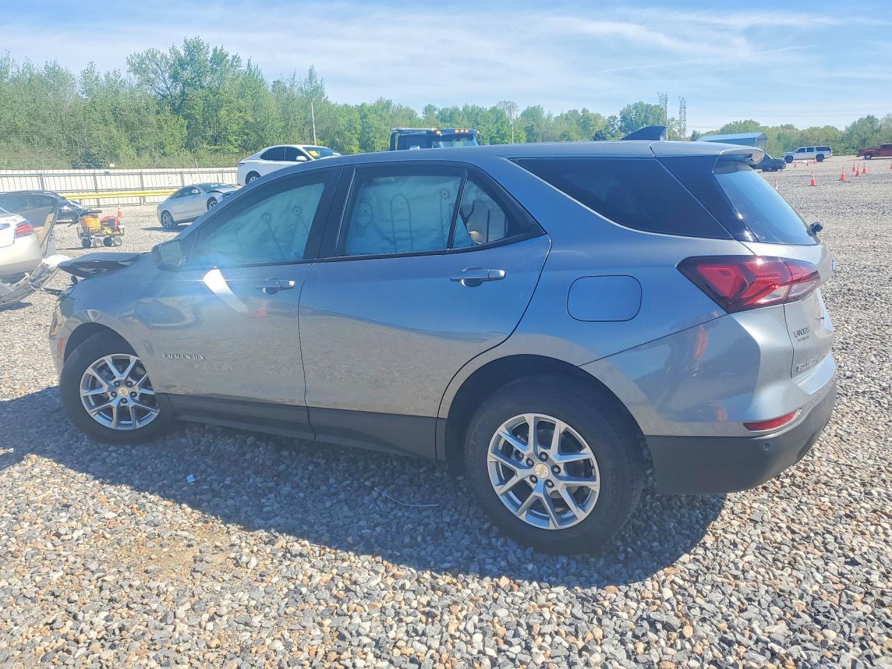 2023 Chevrolet Equinox Ls - Фото 2