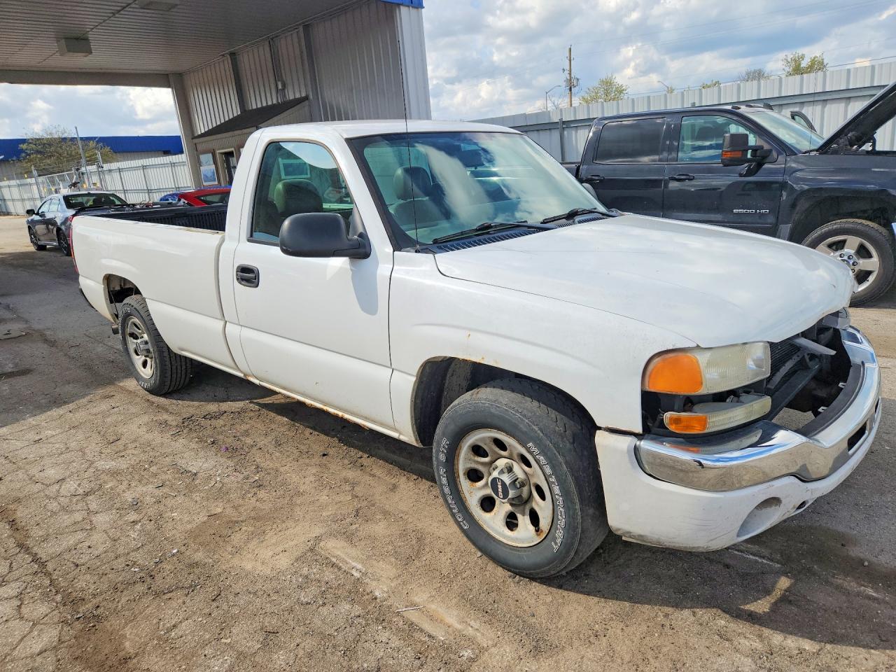 2005 GMC New Sierra C1500 - Image 4