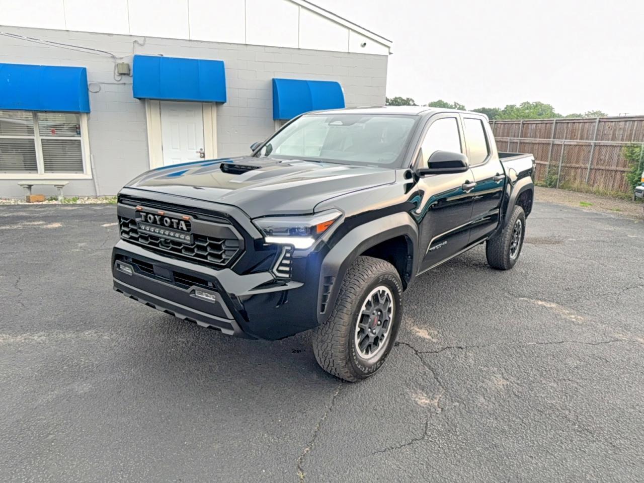 2025 Toyota Tacoma Trd Off-Road - Image 2