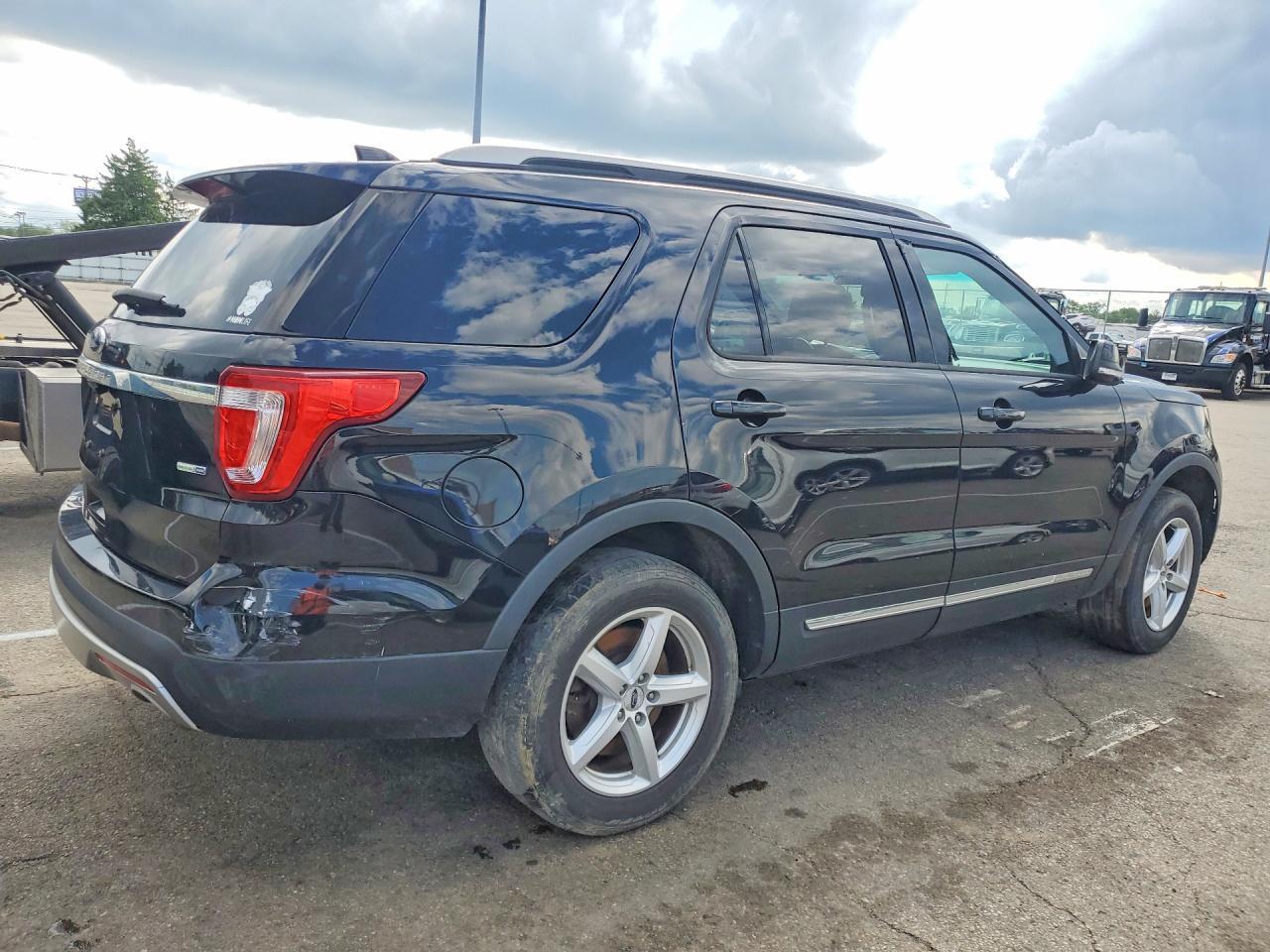 2016 Ford Explorer Xlt - Image 3