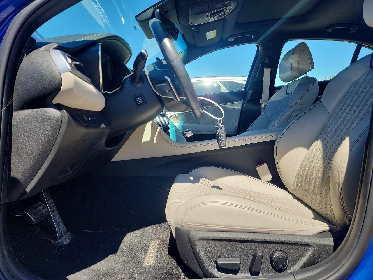 2023 Genesis G70 2.0T - Image 7