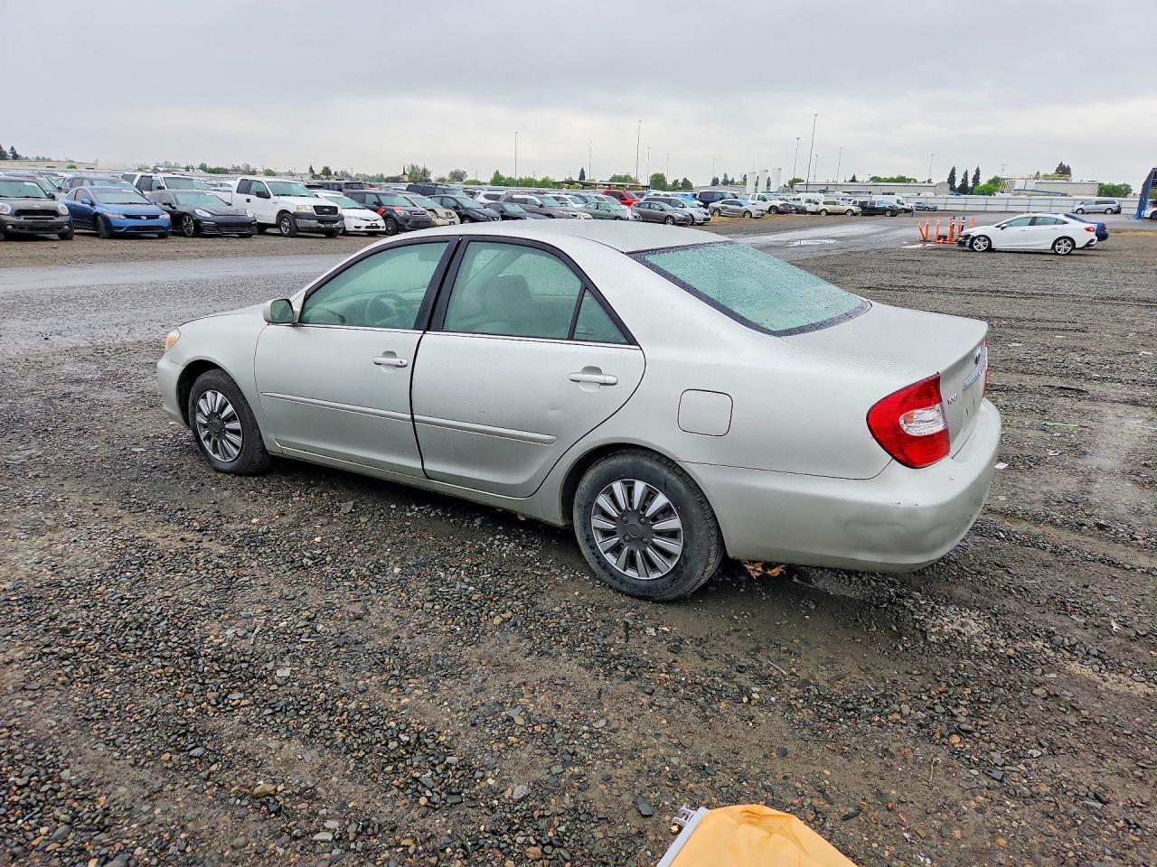2004 Toyota Camry Le - Image 2