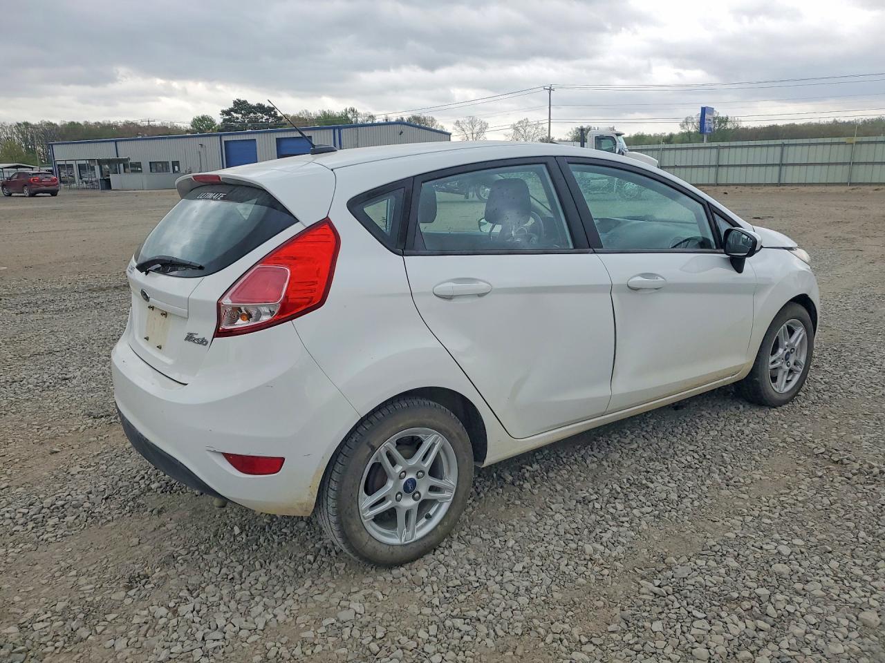 2017 Ford Fiesta Se - Фото 3